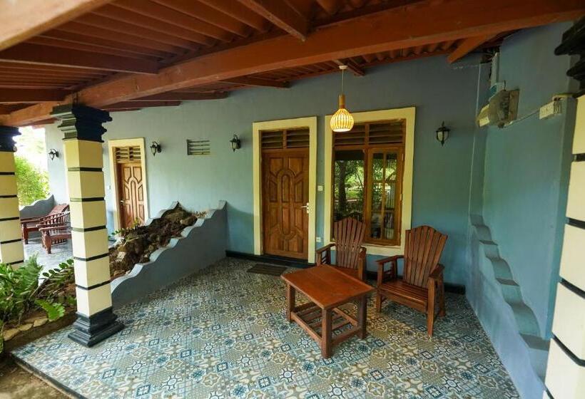 Pensão Sigiri Close Up View Guest