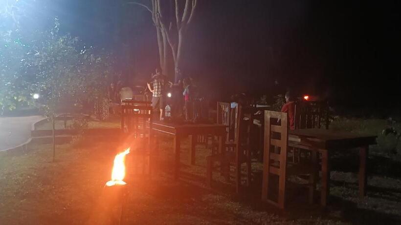 Pensão Sigiri Close Up View Guest