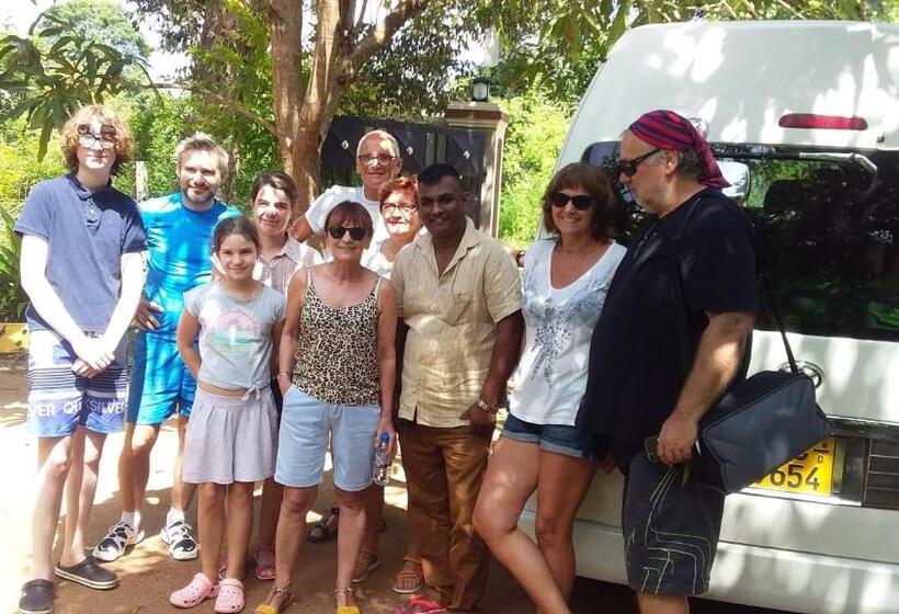 Pensão Sigiri Close Up View Guest