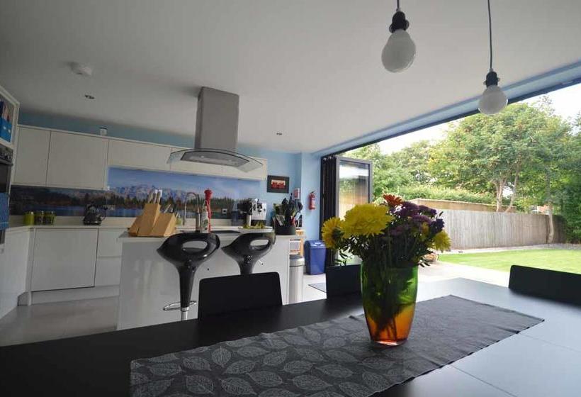 Aotearoa Southport Bed And Breakfast