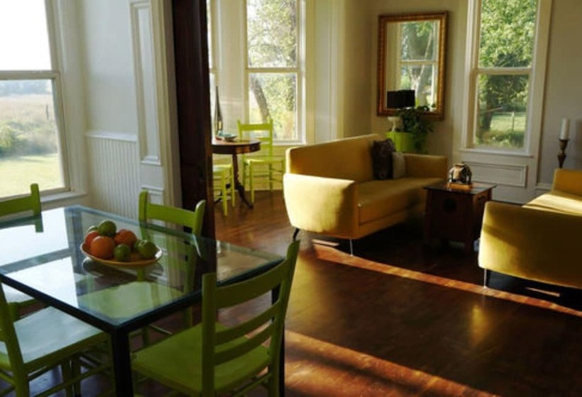 Bed and Breakfast Netherfield Natural Farm