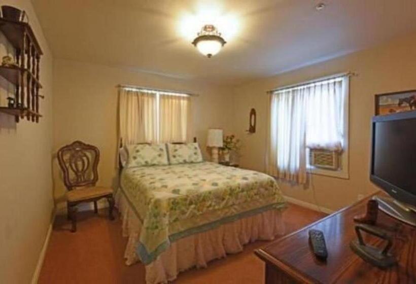 مبيت وإفطار Pine Tree Inn