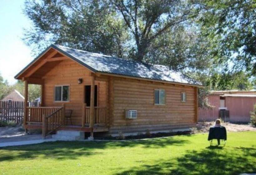 مبيت وإفطار Pine Tree Inn