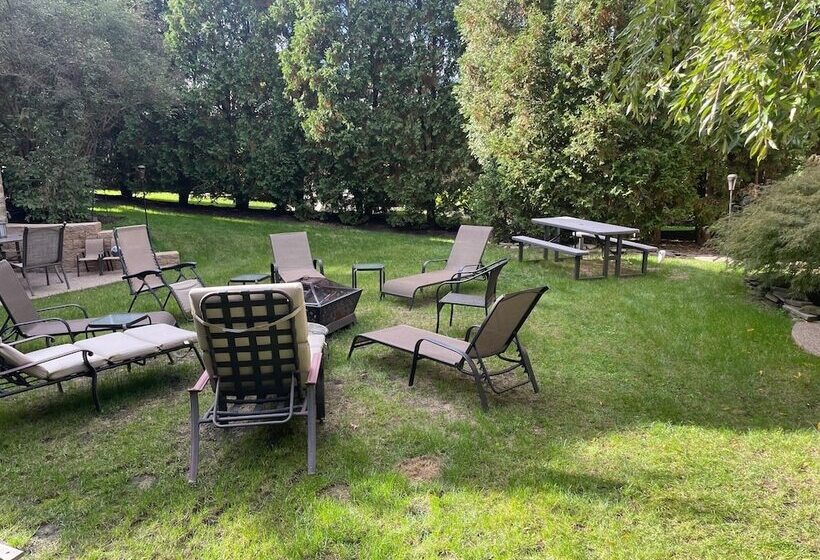 South Broadway Manor B&b   Near Fallingwater, Ohiopyle State Park, Hiking & Biking Trails Gap