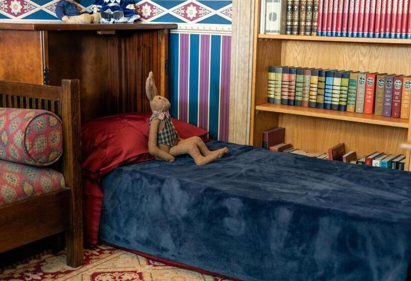 South Broadway Manor B&b   Near Fallingwater, Ohiopyle State Park, Hiking & Biking Trails Gap