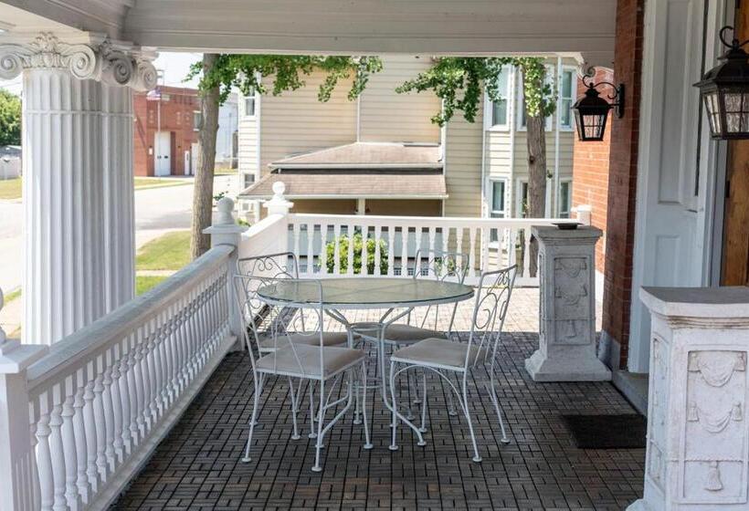 South Broadway Manor B&b   Near Fallingwater, Ohiopyle State Park, Hiking & Biking Trails Gap