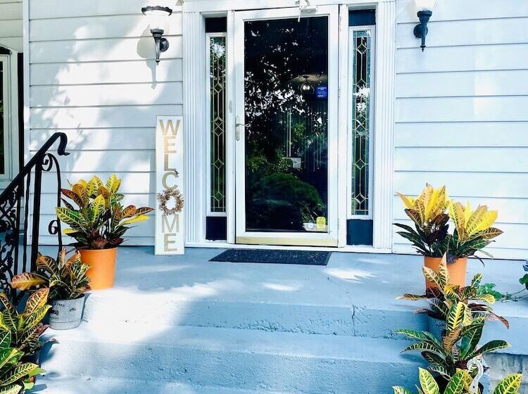 צימר Speedway Legacy Inn