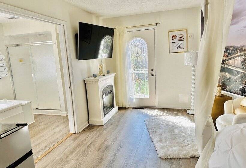 مبيت وإفطار Speedway Legacy Inn