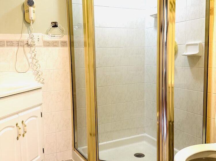 مبيت وإفطار Speedway Legacy Inn