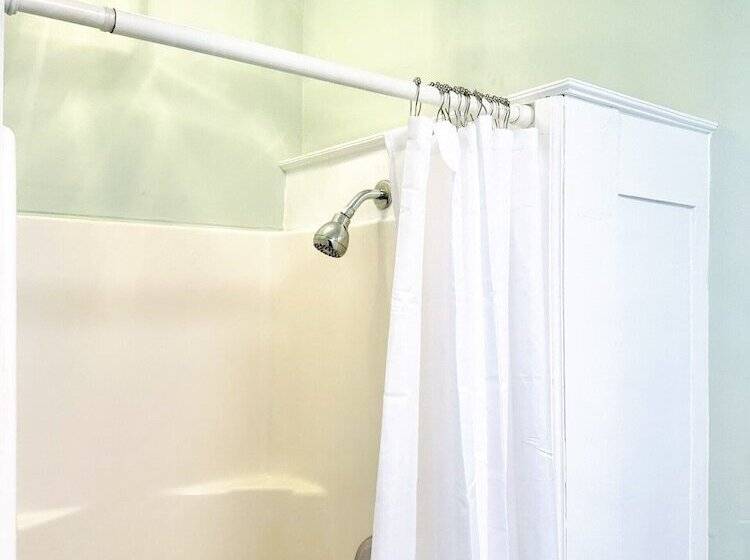 צימר Speedway Legacy Inn