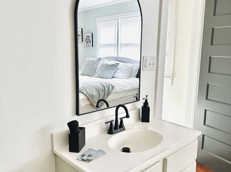 צימר Speedway Legacy Inn