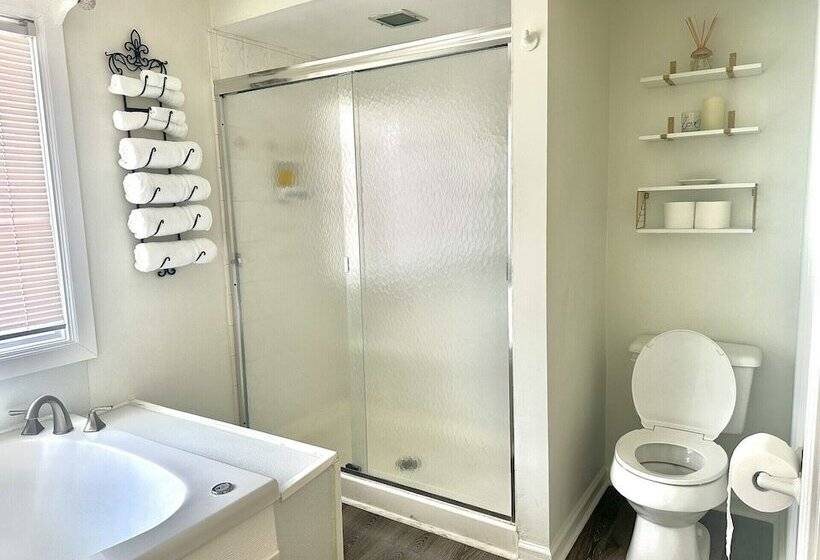 צימר Speedway Legacy Inn