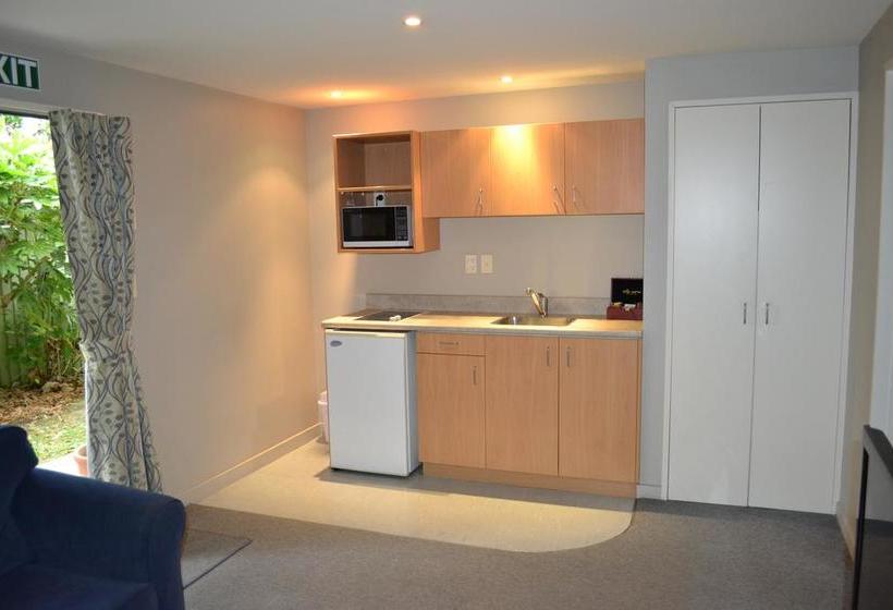 Courtesy Court Motel