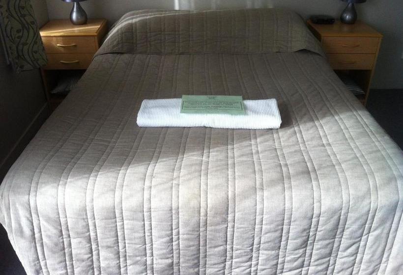 Courtesy Court Motel