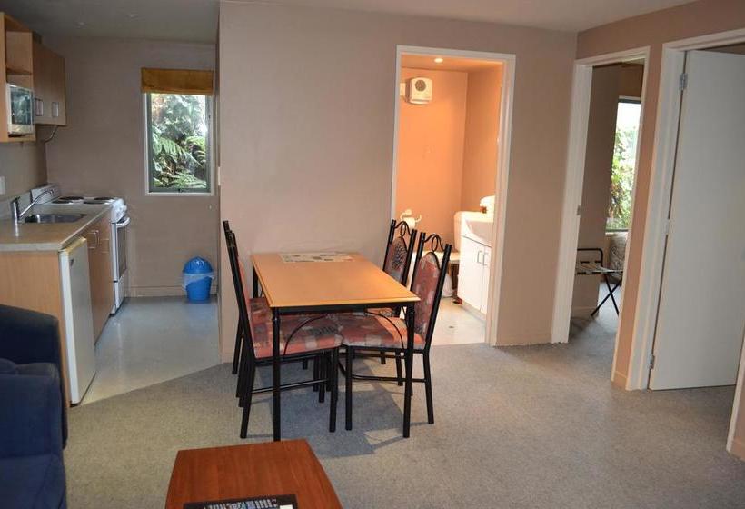 Courtesy Court Motel