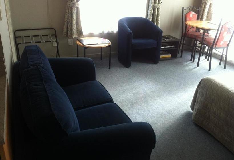 Courtesy Court Motel