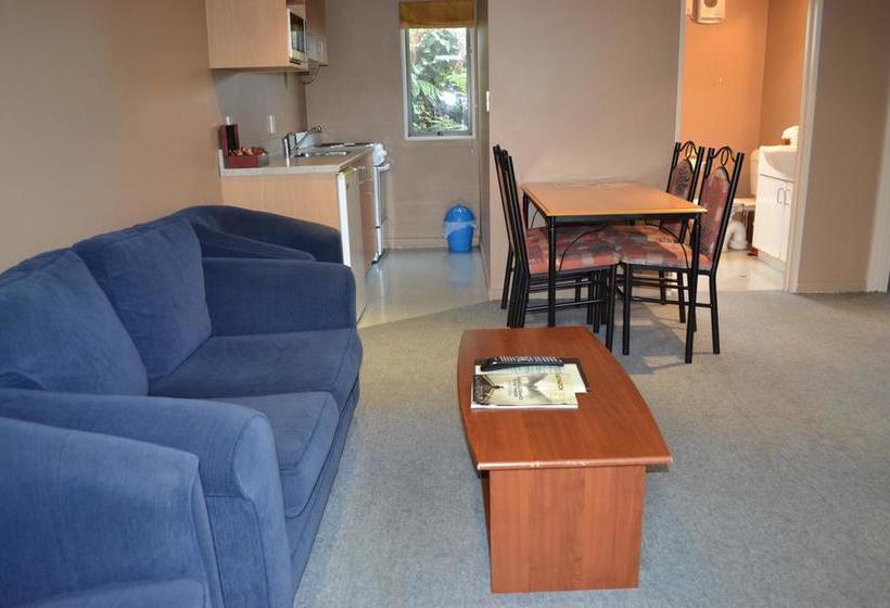 Courtesy Court Motel