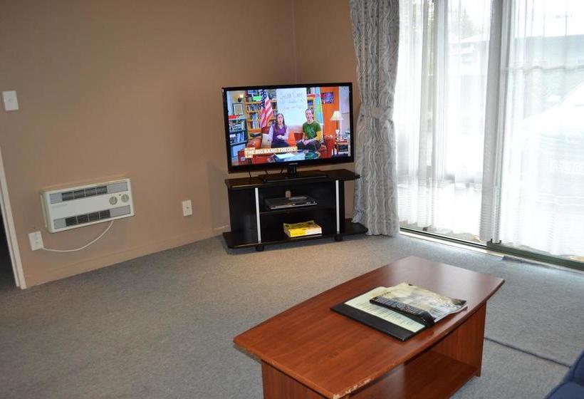 Courtesy Court Motel