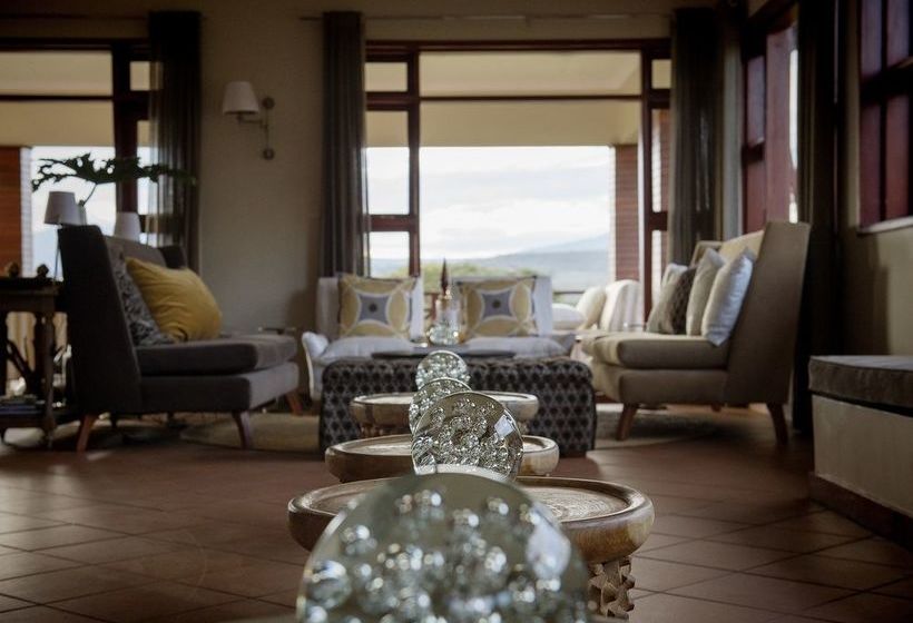 فندق Acacia Farm Lodge