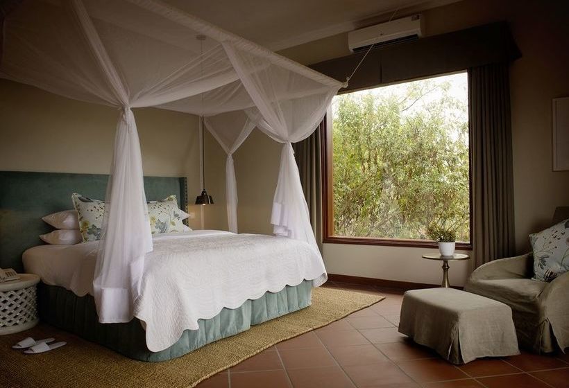 فندق Acacia Farm Lodge