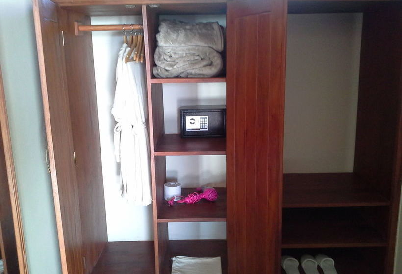 فندق Acacia Farm Lodge