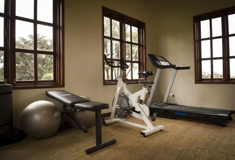 فندق Acacia Farm Lodge