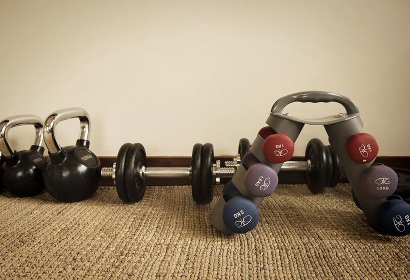 فندق Acacia Farm Lodge