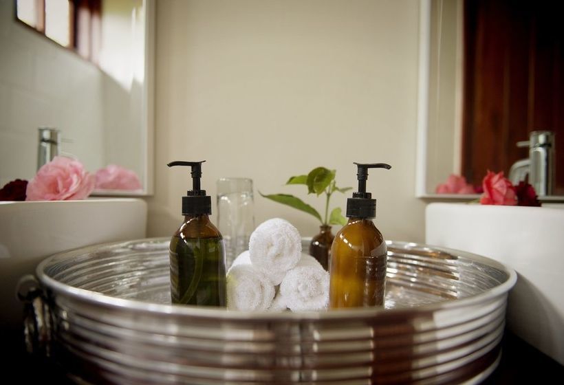 فندق Acacia Farm Lodge