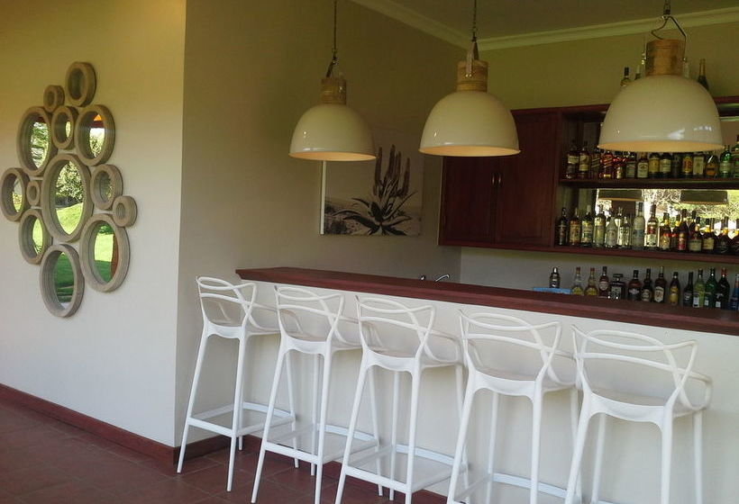 فندق Acacia Farm Lodge