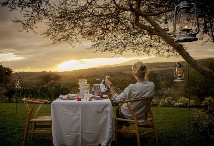 فندق Acacia Farm Lodge