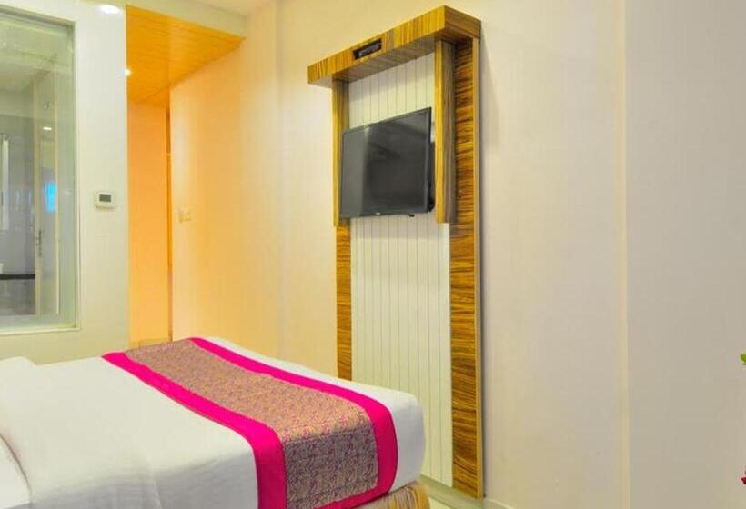 호텔 Aman Continental 2mins From Railway Station And 5 Mins From Metro
