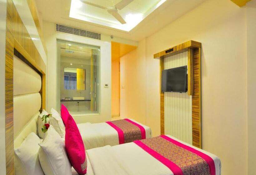 호텔 Aman Continental 2mins From Railway Station And 5 Mins From Metro