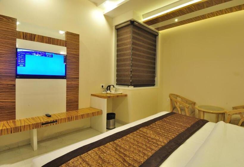 호텔 Aman Continental 2mins From Railway Station And 5 Mins From Metro