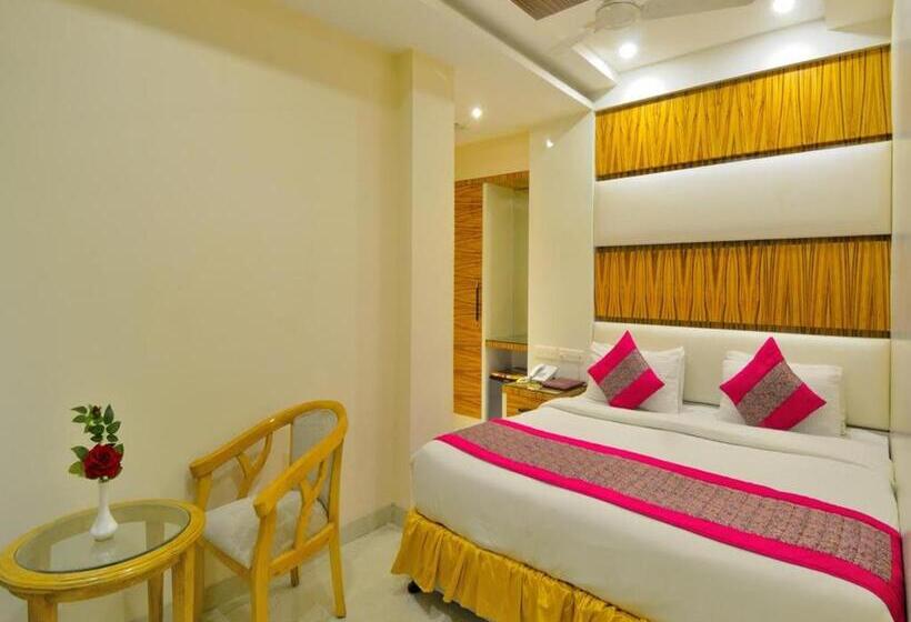 호텔 Aman Continental 2mins From Railway Station And 5 Mins From Metro