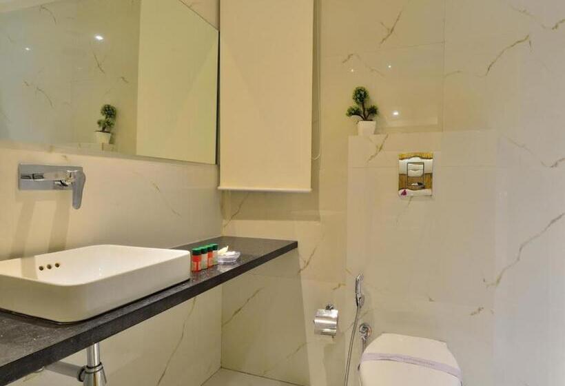 호텔 Aman Continental 2mins From Railway Station And 5 Mins From Metro