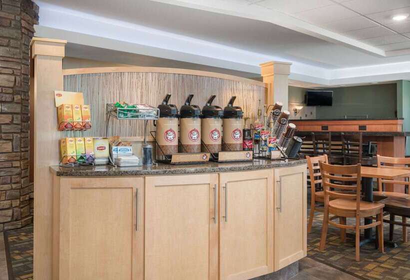 בית מלון כפרי Americinn By Wyndham Hartford Sd