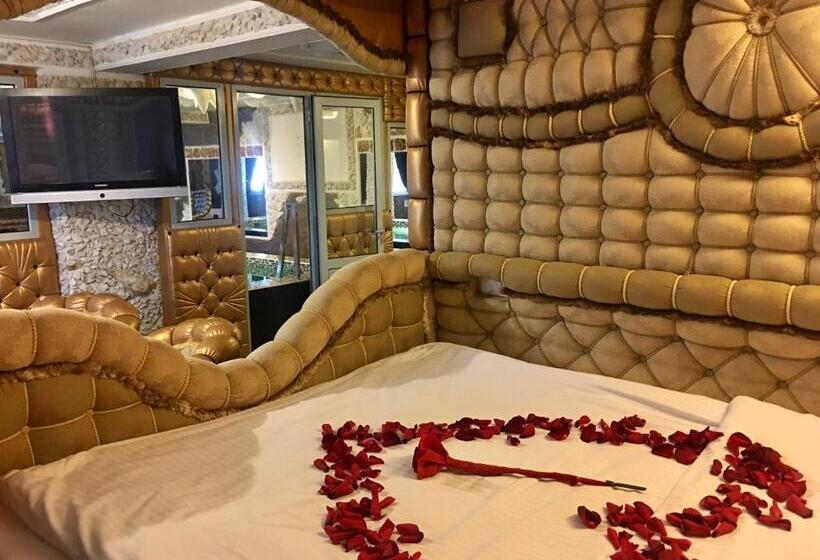 هتل Bali Colosseum