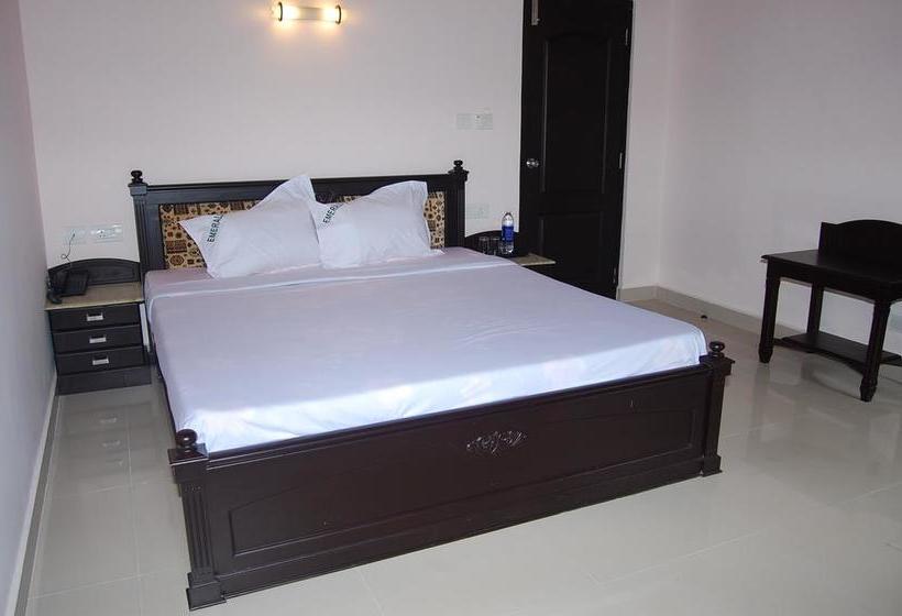 فندق Emerald Inn