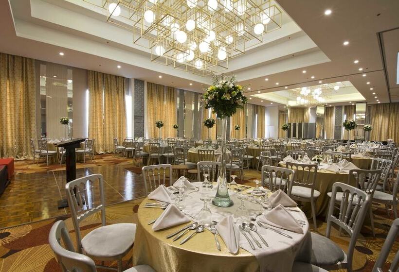 Hive Hotel And Convention Place