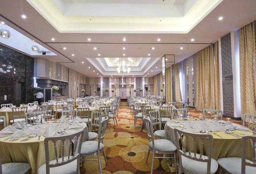 Hive Hotel And Convention Place