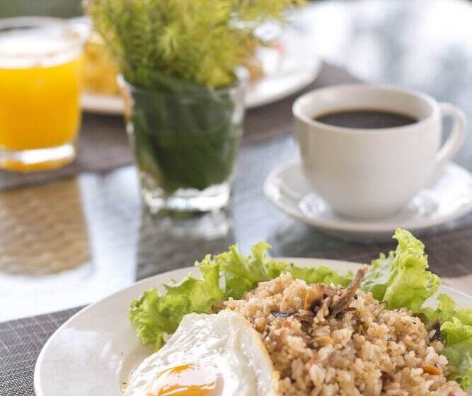 Hive Hotel And Convention Place