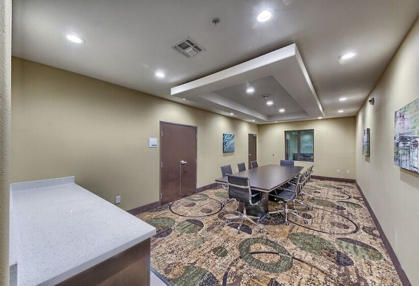 בית מלון כפרי Holiday Inn Express & Suites Carrizo Springs By Ihg