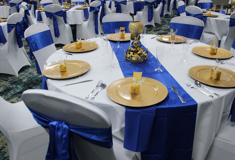 فندق Holiday Inn Express Shawnee, An Ihg