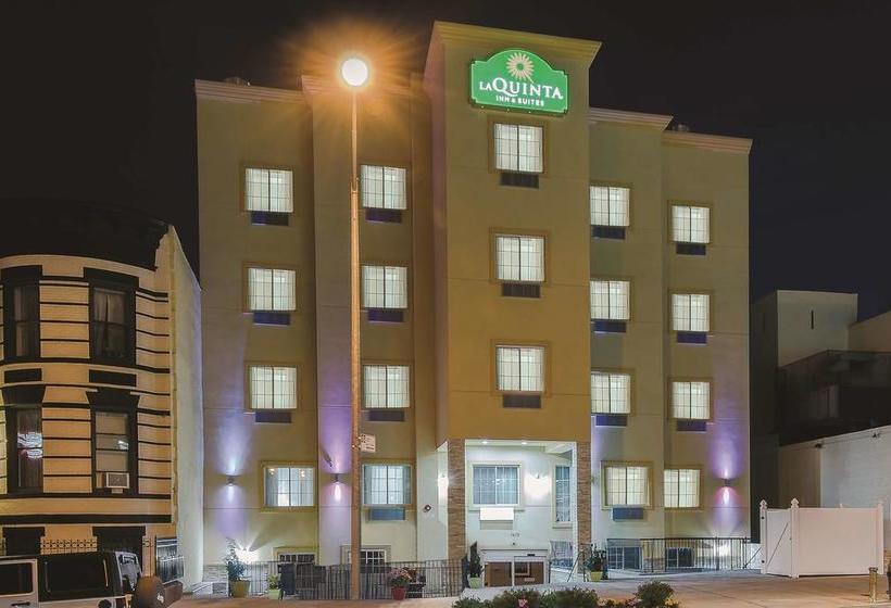 Отель La Quinta Inn & Suites Brooklyn East