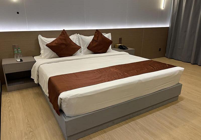 هتل Lido De Paris