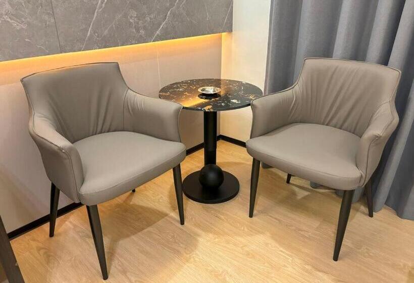 هتل Lido De Paris