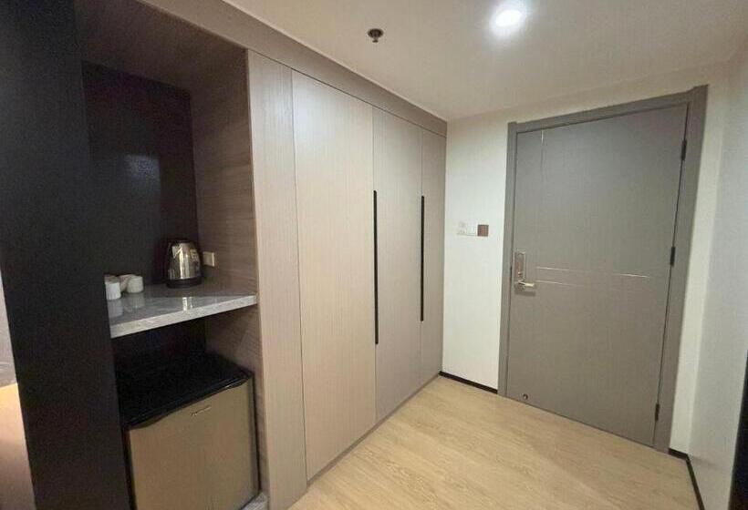 هتل Lido De Paris