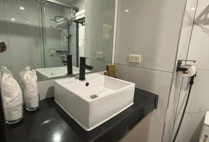 هتل Lido De Paris