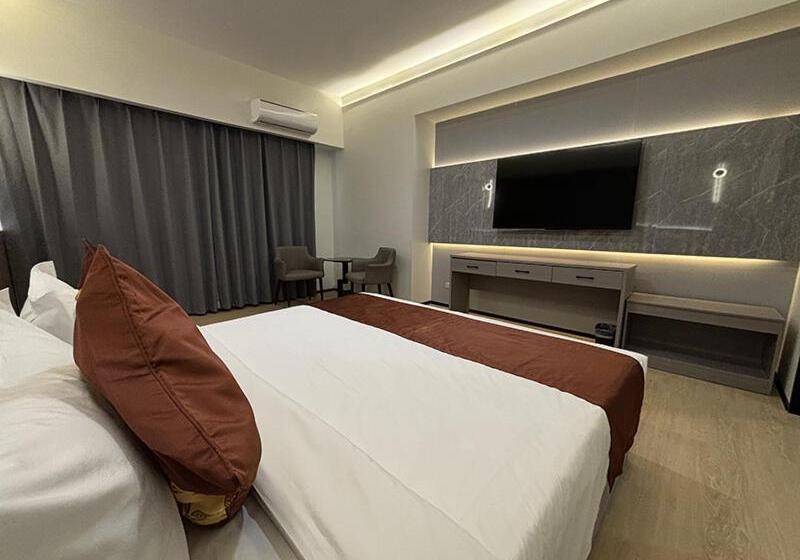 هتل Lido De Paris