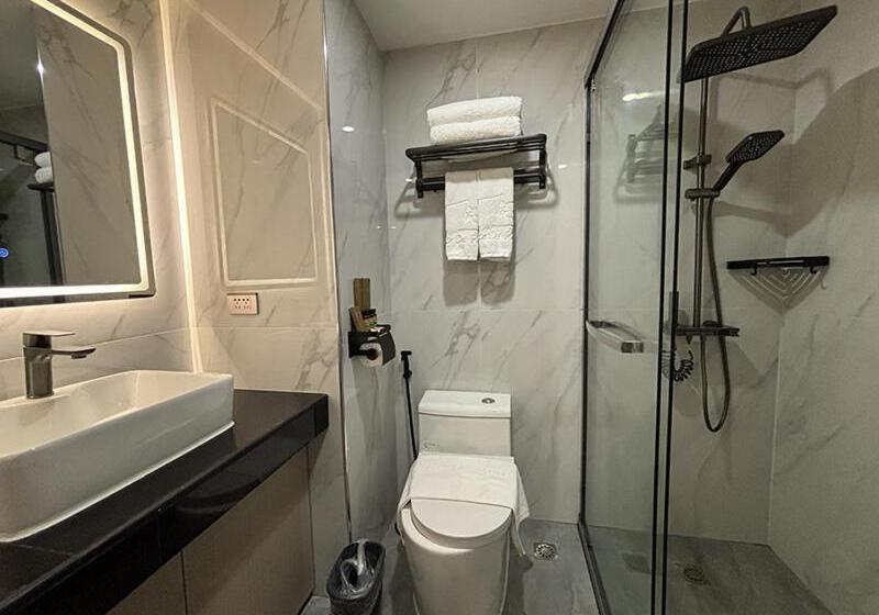 هتل Lido De Paris